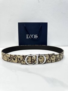 Dior 3.5cm Width. This belt buckle interprets the brand's classic pattern with a