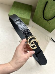 Width 4.0cm The iconic Gg pattern is perforated, adding a sophisticated touch to