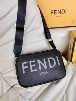Fendi Pouch Fendi men's camera bag is a super hit! The perfect combination of co