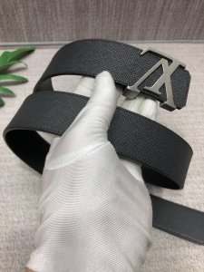 Comes with full packaging gift box. LV: Original single-layer cowhide with cros