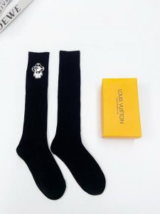 comes with packaging DDD. One pair per box. DDD. Lv. Louis Vuitton classic lett