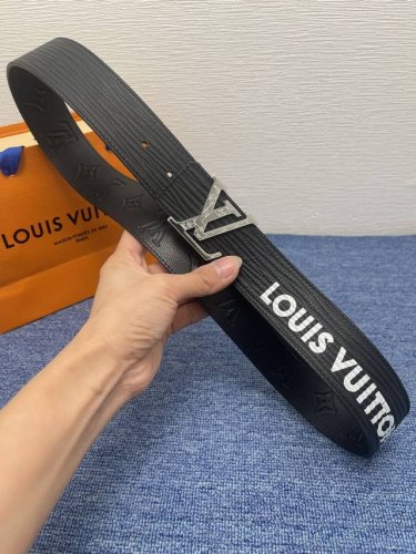 Louis Vuitton Classic Original Quality, Lychee-Textured Embossing Paired With Or