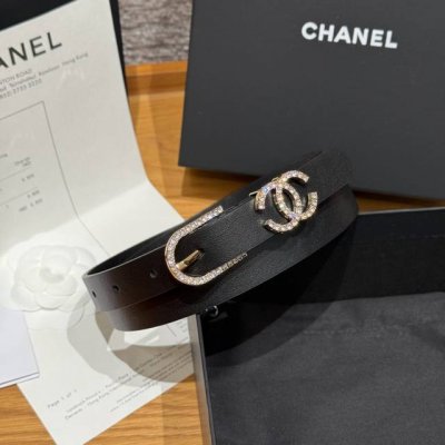 Xiangjia Double C Belt This double-faced cowhide belt features a crystal buckle