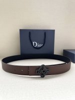 Width 3.5cm. This 35mm reversible belt combines elegant style with modern flair.