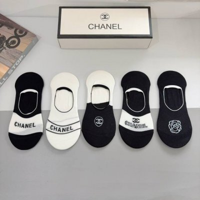Comes with packaging, 5 pairs per box. New Chanel high-end boat socks! Classic