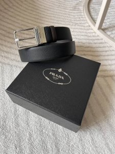 This Prada men's belt is exquisite, 3.5cm wide, crafted from Saffiano leather, This Prada men's belt is exquisite, 3.5cm wide, crafted from Saffiano leather,