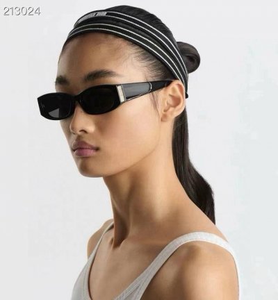 Price adjustment Price adjustment Price adjustment Dio*Model: Diorgraphique S1Fs