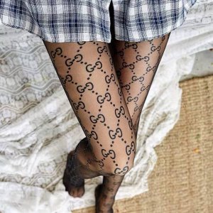 One box contains one pair of Gucci classic flocked Gg letter stockings, a high-q