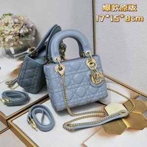 Blue 3-grid bag with gold buckle Princess Diana has always been synonymous with