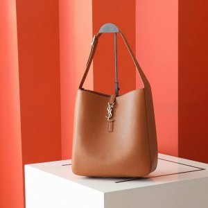 Ys1 Hobo Bag, Large, Black Let me tell you, this bag looks ordinary , but it loo