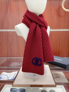 A rare Chanel knit piece with a gentle color scheme. Super infatuated with its u