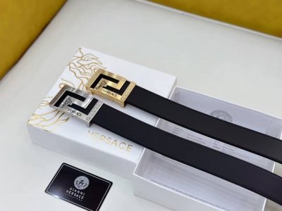 Fully packaged, new Versace model. 3.8cm wide, imported top-grain calfskin leat