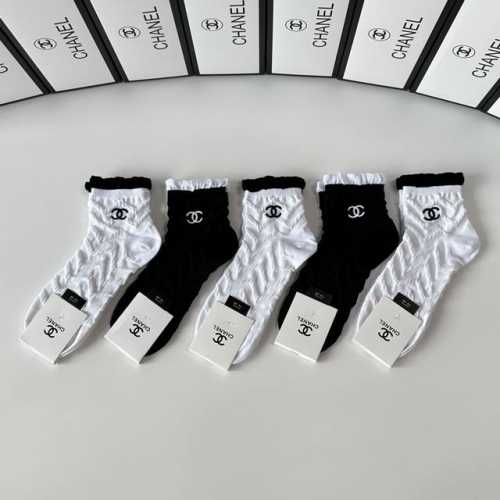 Special boutique packaging Chanel's new embroidered mid-calf slouch socks! Five
