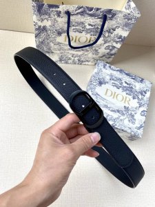 Width 3.5Cm This Dior belt buckle features the "Cd" logo and is crafted from met