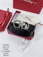 Comes with a full gift box and packaging. Ferragamo 35mm! Shipped from an overs