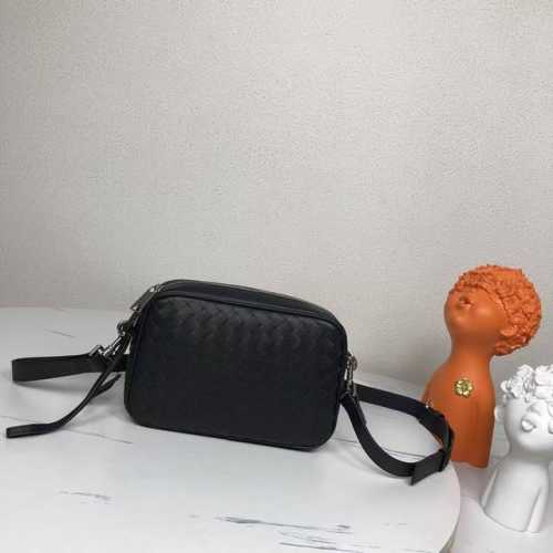 Bvlntrecciato woven leather crossbody bag, dual-purpose, zipper closure, the spa