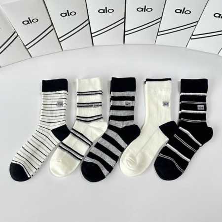 Special packaging from boutiques! New cashmere embroidered mid-length slouch soc - Click Image to Close