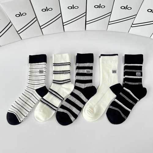 Special packaging from boutiques! New cashmere embroidered mid-length slouch soc