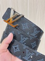 4.0 Wide 2025 New Arrival: The LV Pyramide belt, crafted from natural calfskin a