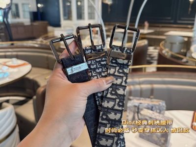 Dior's latest embroidered belt with a lychee-patterned top-grain leather is a hi