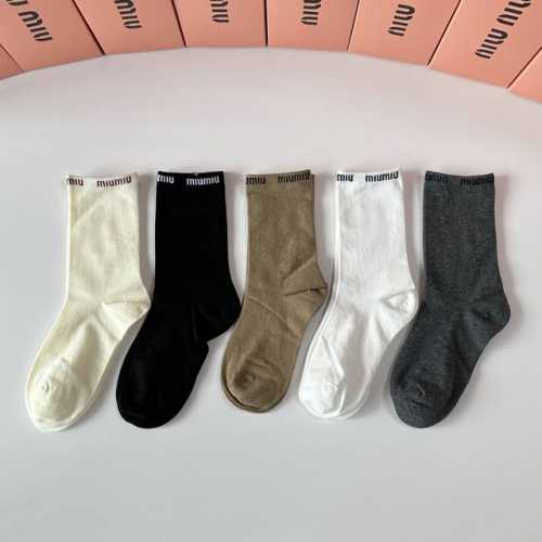 Special Packaging Miumiu New Classic Mid-Length Socks! Five pairs per box, same