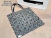Issey Miyake handbag Very convenient for daily travel Holding it in your hand i