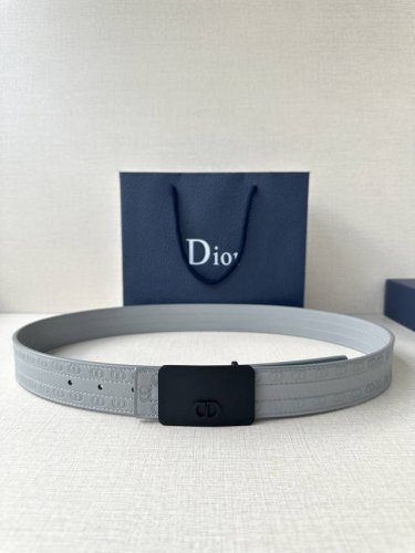 Width 3.5Cm This 35mm double-sided belt combines elegance with modernity. Made o