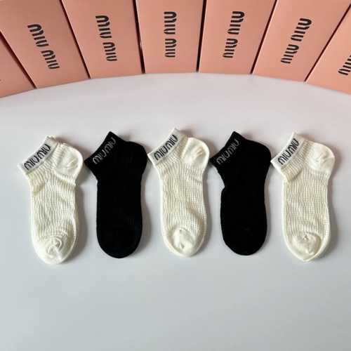 Special packaging Miumiu Miu Miu's new classic mid-length socks, stacked socks!