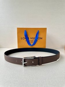 3.0 wide Pont Neuf Slim belt is crafted from rich leather to create a slim silho