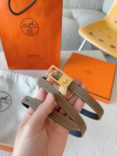 Burberry Burberry high-end fabrics are as smooth as jade silk. New products for
