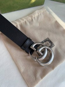 The highly recognizable double G buckle is very eye-catching and trendy, showing