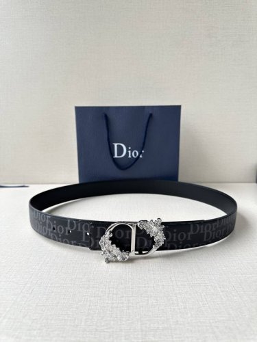 Extra Width 3.5cm This 35mm reversible belt combines elegance and modern style.