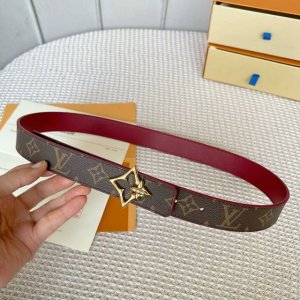 L0Uis Vuitt0N This season's new Lvjia women's belt is 30mm wide and made from cu