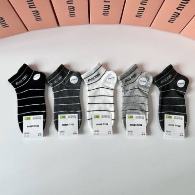 Special counter packaging Miumiu new short and medium-length tube socks! Five pa