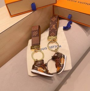 Lv Classic old flower chess keychain keychain joint Nike mini shoe pendant fashi