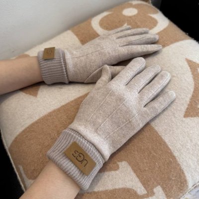 Ugg2025 Wool gloves are worth comparing with similar products of different quali