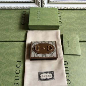 The premium edition, featuring green packaging, is available in the Spring/Summ