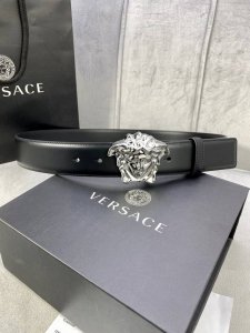 Width 4.0cm This original Versace belt is decorated with the Versace brand logo: