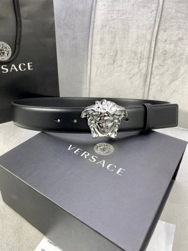 Width 4.0cm This original Versace belt is decorated with the Versace brand logo: