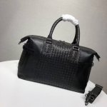Bv's new small travel bag, imported fetal cowhide, redefines luxury with its und