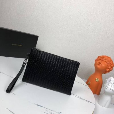 comes with a box. This Bv men's handbag follows traditional craftsmanship, craf