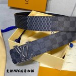 The latest upgraded version of the L0Uis Vuitt0N counter, 40mm wide, made of exq