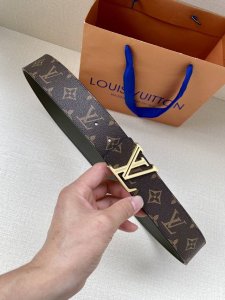 Comes with a complete gift box. The Louis Vuitton Lv 4.0 wide belt, one of Loui
