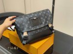 With folding box Size: 28*25Cm Lv Men's Messenger Bag Voyager Messenger Bag The