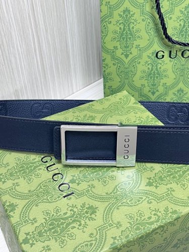 New model of the season, connecting the past and present of the brand, continue