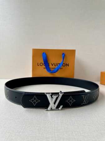 Special This Size 4.0 Wide Lv Belt Is Made Of Smooth Leather And Is Decorated Wi - Click Image to Close