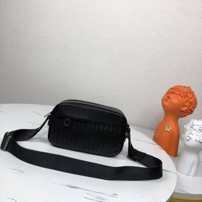 Bv The latest men's crossbody bag, original quality, made from premium waxed cow