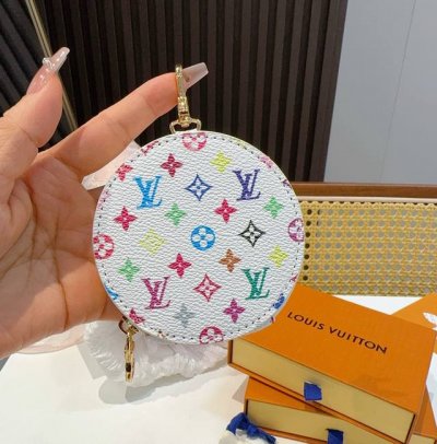 Louis Vuitton monogram bag pendant, small coin purse. Lv bag pendant keychain, e
