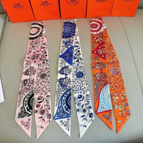 New silk scarf from H, 100% heavyweight silk twill, double-sided Herm