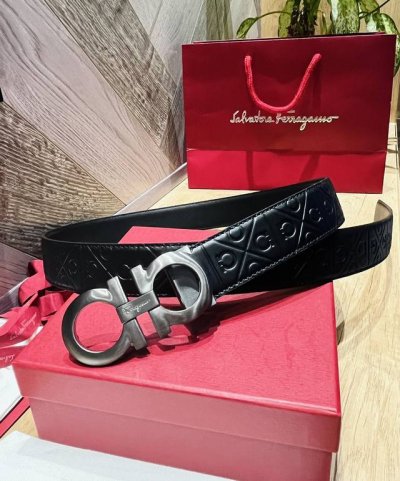 Comes With Full Set Of Packaging Gift Box. Ferragamo Premium Horsehoe Buckle, Or
